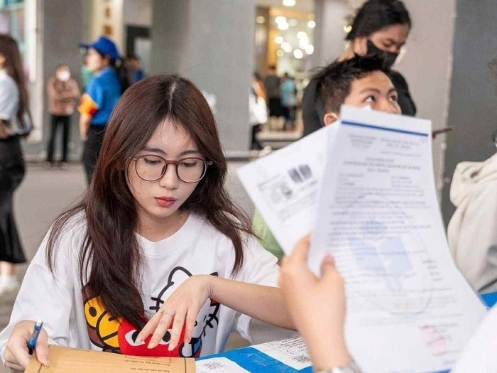 Nhiều trường đại học kéo dài thời gian xét tuyển bổ sung đến tháng 10. Ảnh: Tuổi trẻ