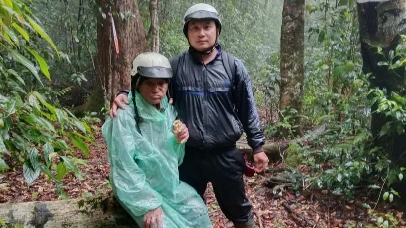 Lực lượng chức năng tỉnh Lâm Đồng đã tìm được cụ ông 78 tuổi bị lạc trong rừng suốt sáu ngày. (Ảnh: PLO)