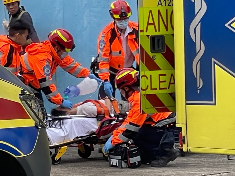 Các nạn nhân may mắn được cứu. Ảnh: wenweipo.com