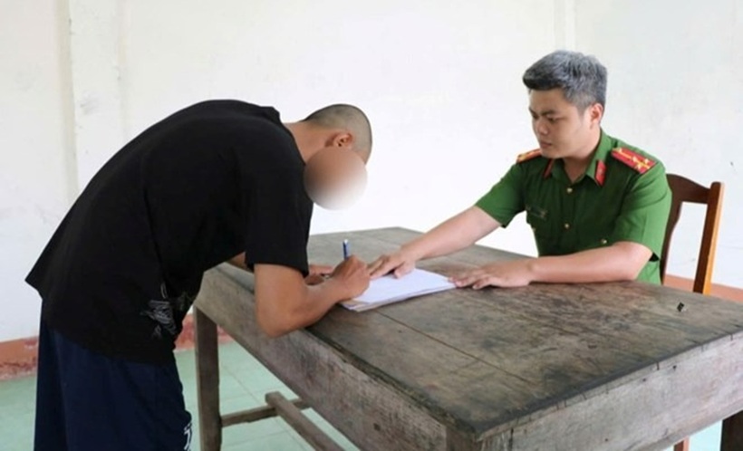 Nhân tại cơ quan công an. Ảnh: Lao động