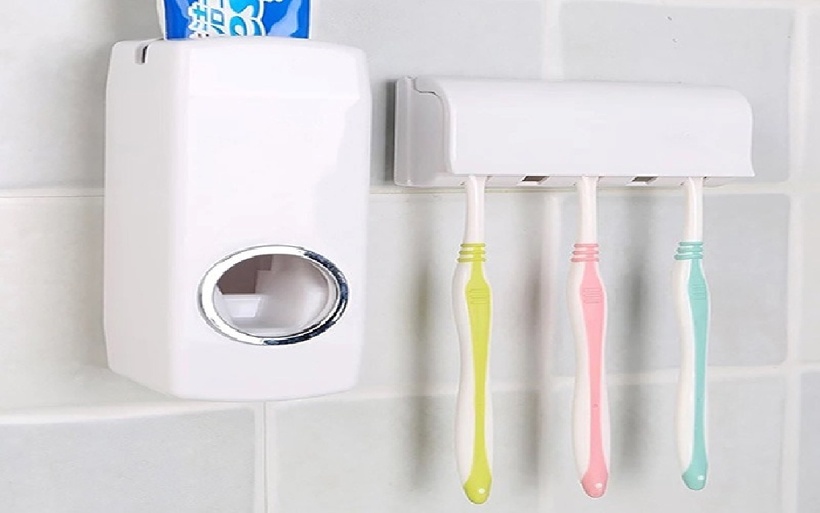 Mỗi lần sử dụng, việc lấy kem đánh răng không đơn giản chút nào, rất dễ bị vương ra vỏ hộp.