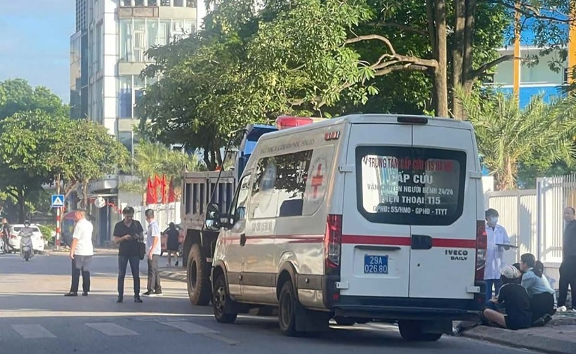 Xe cứu thương tại hiện trường. Ảnh: VOV