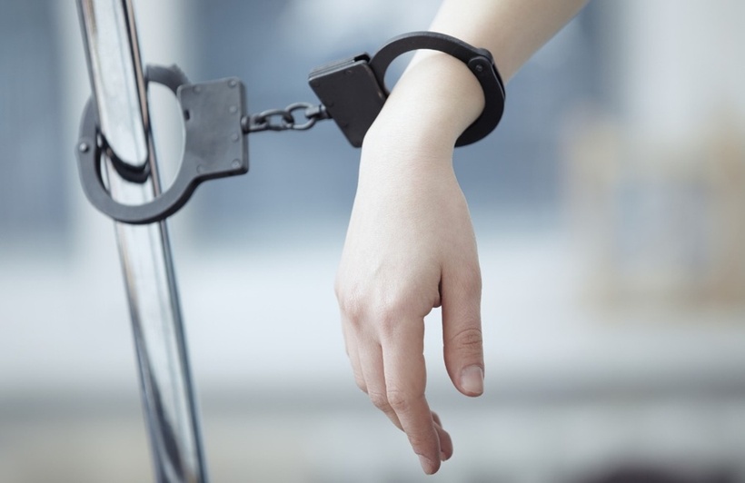 Cặp vợ chồng giả "nhập hồn", thao túng tâm lý chiếm đoạt tiền tỷ của gia chủ. Ảnh minh họa.