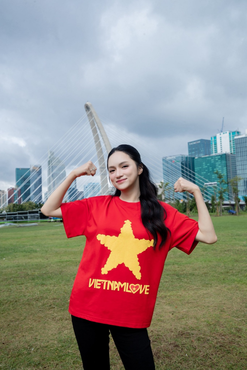 Thông tin Hương Giang sẽ thi Miss Universe (Hoa hậu Hoàn vũ) gây bàn tán xôn xao.