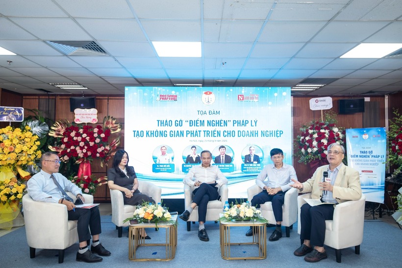 Toàn cảnh toạ đàm "Tháo gỡ điểm nghẽn pháp lý tạo không gian phát triển cho doanh nghiệp" (Ảnh: Hữu Thắng).