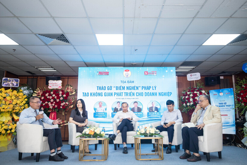 Tạp chí Đời sống và Pháp luật/Tạp chí điện tử Người Đưa Tin tổ chức tọa đàm "Tháo gỡ điểm nghẽn pháp lý tạo không gian phát triển cho doanh nghiệp"