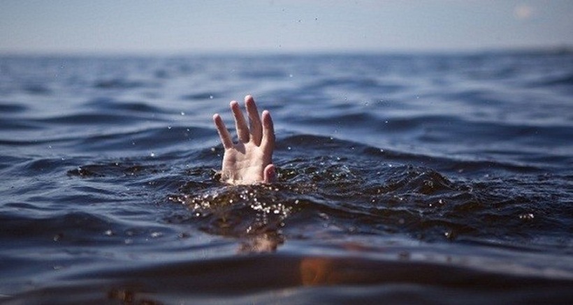 Bé trai bại liệt tử vong thương tâm do đuối nước. Ảnh minh hoạ.