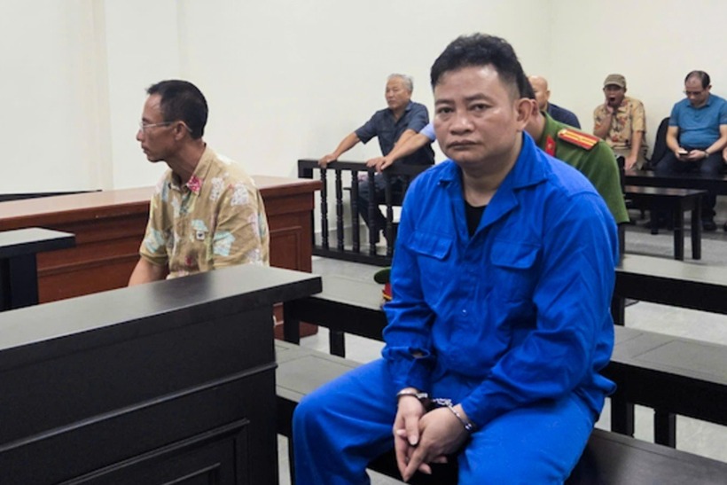 Chém người loạn xạ, bị cáo Hùng (trái) cũng bị thương tích và còn phải lĩnh án tù. (Ảnh: Dân trí)