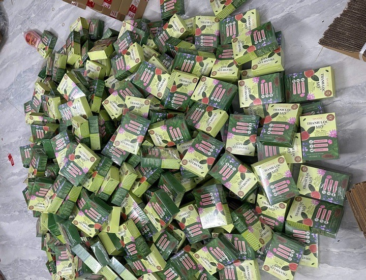 Những sản phẩm được xác định là hàng giả do 3 đối tượng cấu kết sản xuất. Ảnh: VTC News.