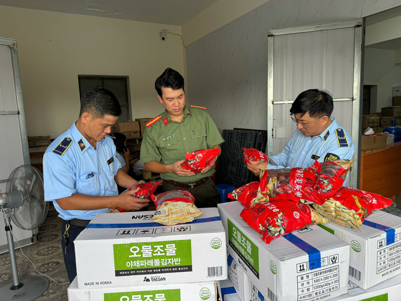 Hà Nội: Liên tiếp phát hiện hàng loạt vi phạm kinh doanh dịp Tết Trung thu 2025 - 3