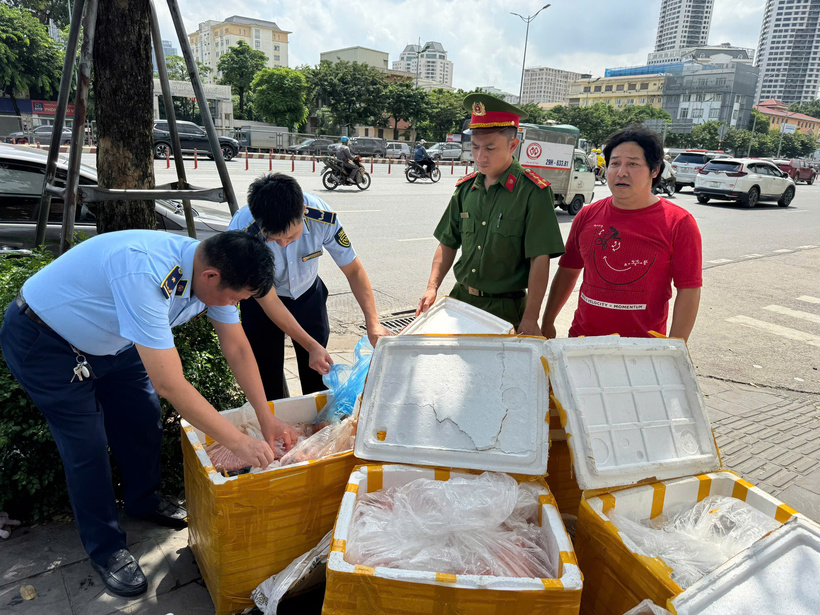 Hà Nội: Liên tiếp phát hiện hàng loạt vi phạm kinh doanh dịp Tết Trung thu 2025 - 5