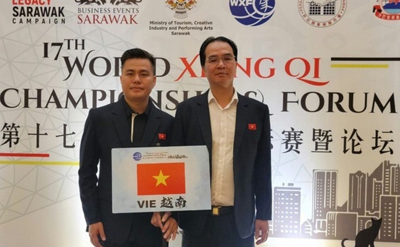 Lại Lý Huynh (trái) làm rạng danh cờ tướng Việt Nam. (Ảnh: Thanh niên)