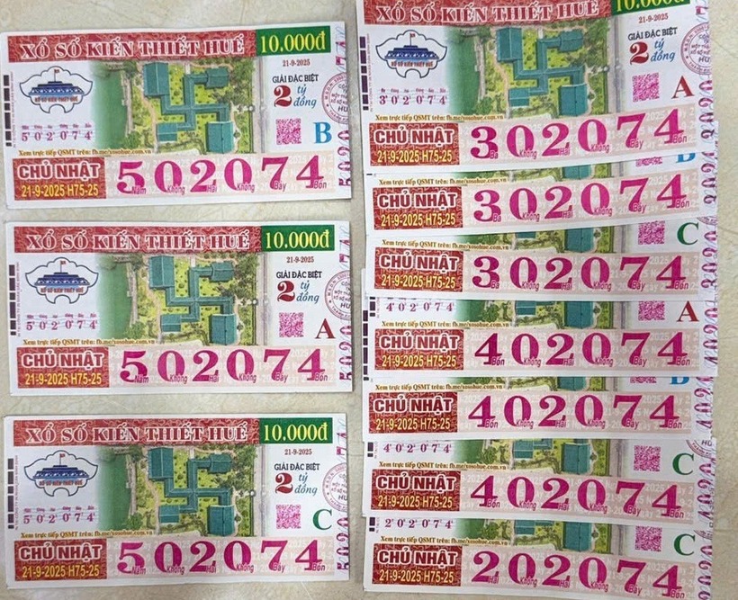 Các tờ vé số trúng giải đặc biệt và giải phụ đặc biệt do Công ty TNHH MTV Xổ số kiến thiết Huế phát hành. Ảnh: Dân trí