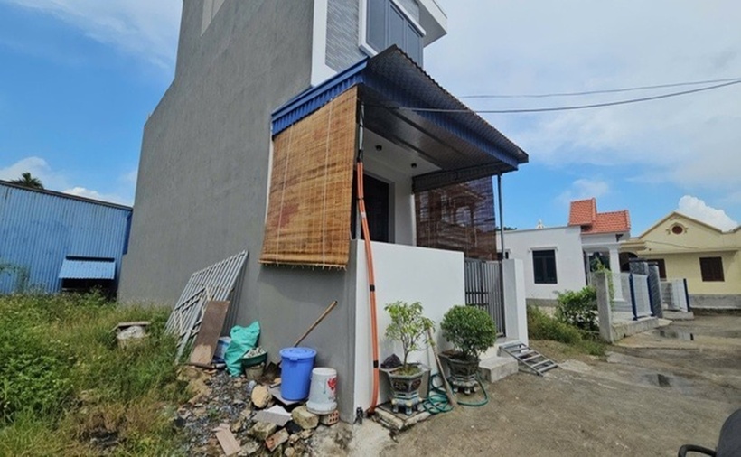 Ngôi nhà 2 tầng xây nhầm trên đất người khác. (Ảnh: Người lao động)