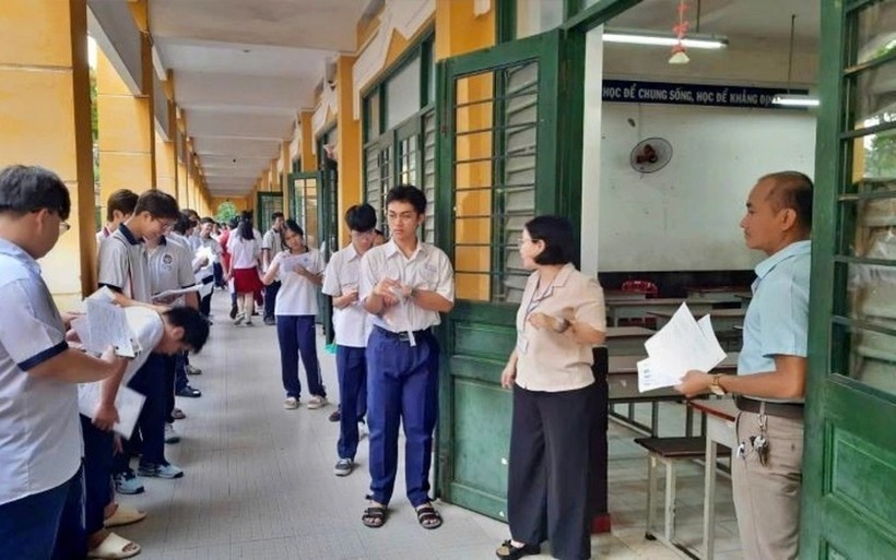Thí sinh Thành phố Hồ Chí Minh làm thủ tục dự thi tốt nghiệp trung học phổ thông năm 2025.