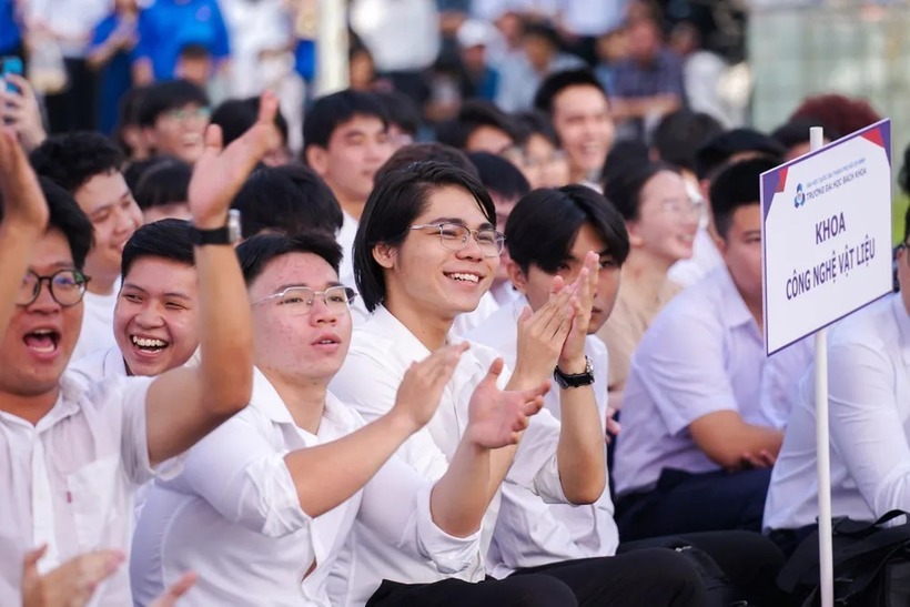 Doanh thu năm 2024 của các trường đều ghi nhận sự tăng trưởng so với năm trước. Ảnh minh họa