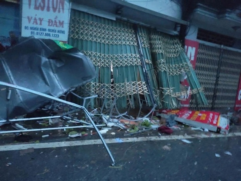 Nhà bị lốc xoáy gây sập đã khiến 6 người chết, 7 người bị thương. Trong đó, xã Quỹ Nhất 4 người chết, 3 người bị thương; xã Hải Thịnh 1 người chết, 4 người bị thương; xã Hải Anh 1 người chết.