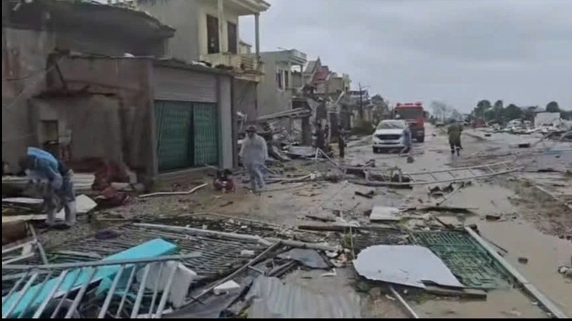 Nhiều nơi ở Thanh Hóa bị gió bão số 10 (bão BUALOI) gây thiệt hại nặng nề