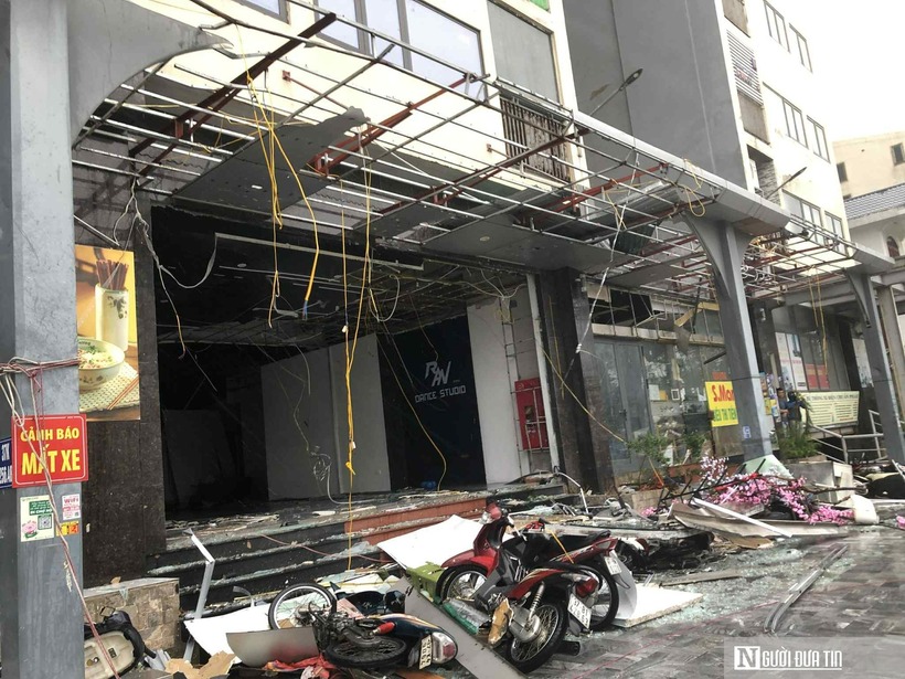 Xe máy đổ la liệt