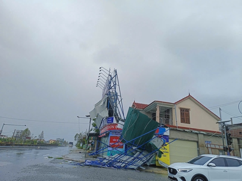 Nhiều tài sản của người dân Hà Tĩnh bị thiệt hại do ảnh hưởng của cơn bão số 10