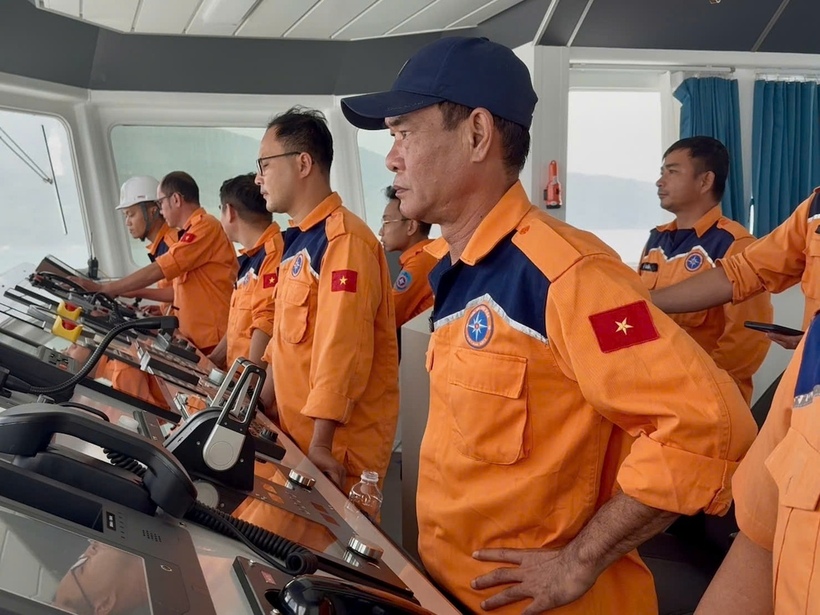 Gấp rút triển khai tìm kiếm cứu nạn 9 nạn nhân trên 2 tàu cá BV 92756 TS và BV 92754 TS bị chìm do bão số 10