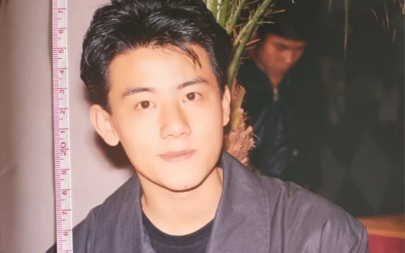 Nhan sắc đỉnh cao của nam diễn viên Vương Thư Kỳ thời trẻ. (Ảnh: Sohu).