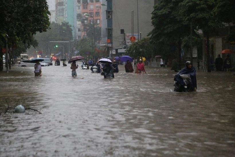 Phố Nguyễn Tuân "thất thủ"