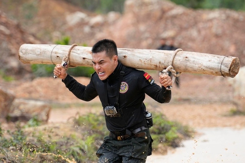 Lê Dương Bảo Lâm trong chương trình Chiến sĩ quả cảm.