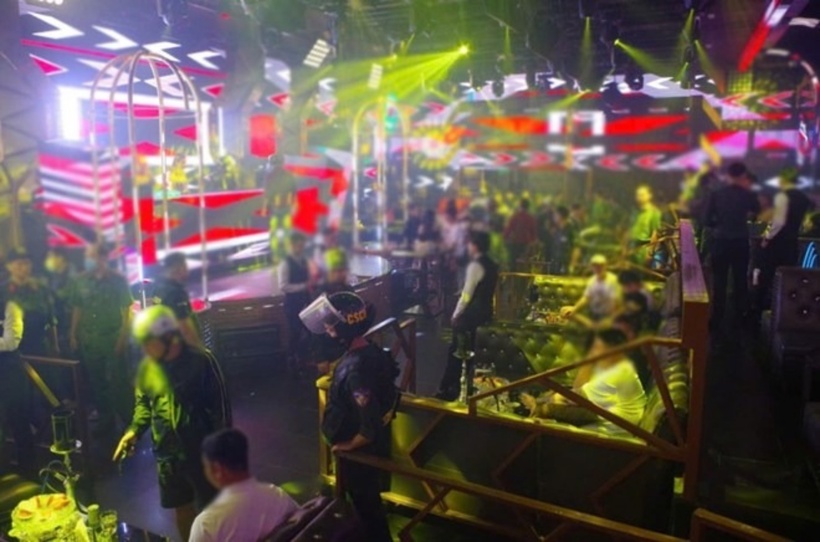 Thời điểm kiểm tra một quán bar ở địa bàn đặc khu Phú Quốc phát hiện một số người dương tính với chất ma túy. Ảnh: Lao Động.