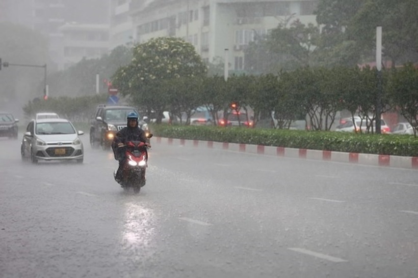 Trung tâm Dự báo khí tượng thủy văn quốc gia cảnh báo, trong khoảng 3 giờ tới, các khu vực Thanh Oanh, Bình Minh (Hà Nội) có mưa rào và giông. Ảnh minh họa