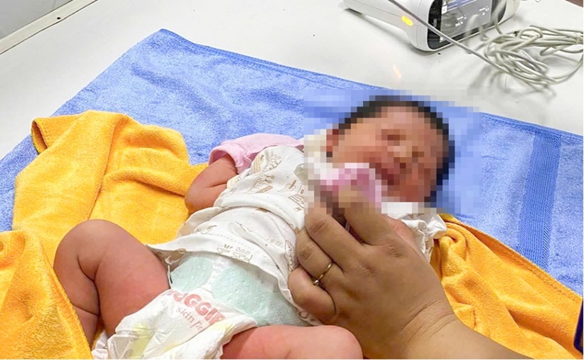 Bé gái sơ sinh nặng 3kg bị bỏ rơi ở Khánh Hòa. (Ảnh: VietnamNet)