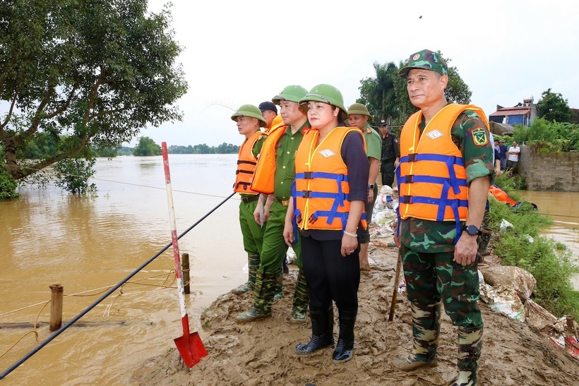 Tại hiện trường, bà Nguyễn Thị Loan, Phó Chủ tịch UBND tỉnh Thái Nguyên lưu ý các lực lượng vũ trang địa phương nêu cao tinh thần cảnh giác, không được chủ quan, lơ là; căn cứ tình hình thực tế để có phương án kịp thời, đảm bảo an toàn tính mạng, tài sản của Nhân dân