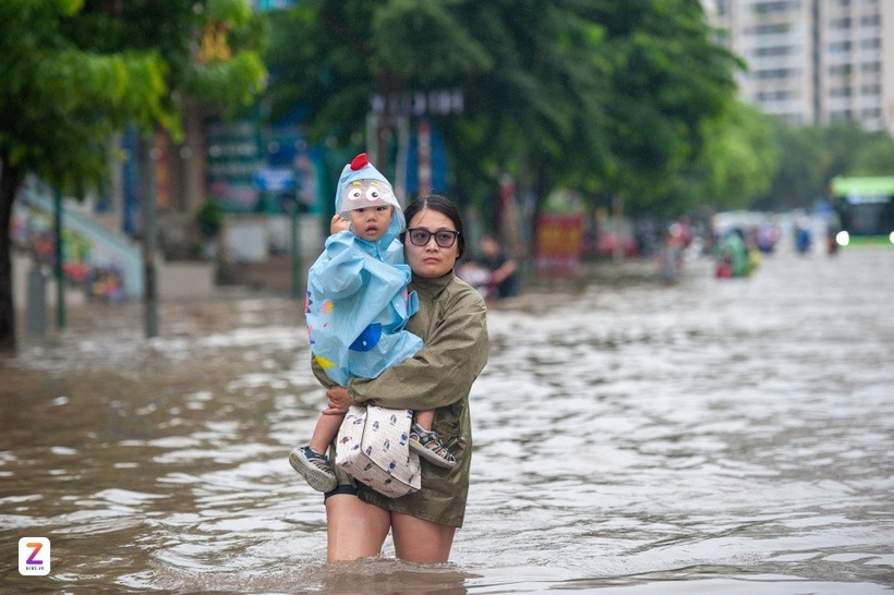 Học sinh Hà Nội trở lại trường vào ngày 2/10. Ảnh: ZNews