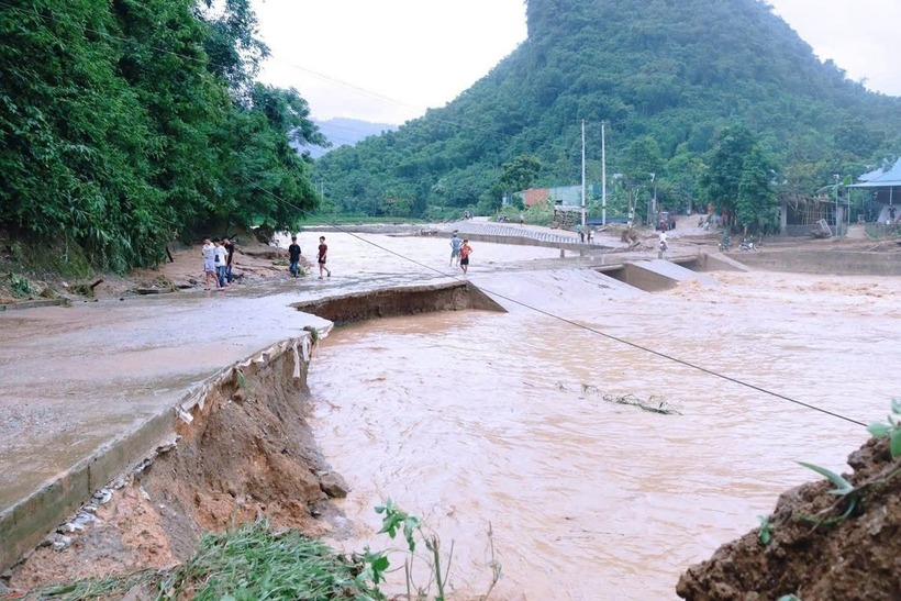 Hạ tầng giao thông của Thanh Hóa bị ảnh hưởng nghiêm trọng do ảnh hưởng bão Bualoi. (Ảnh: Công lý)