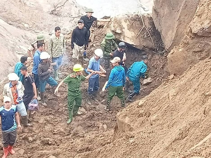 Vị trí tìm thấy chiếc xe bán tải. (Ảnh: Công an Văn Bàn)