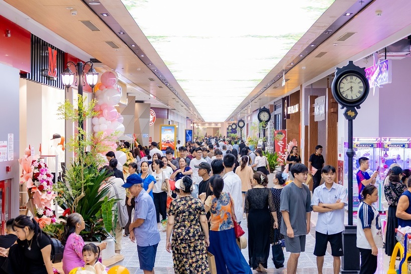 “Đại lộ ẩm thực” thu nhỏ với nhiều thương hiệu nổi tiếng