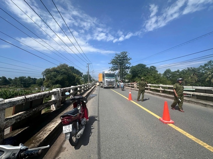 Hiện trường vụ tai nạn. Ảnh: Báo Tuổi trẻ.