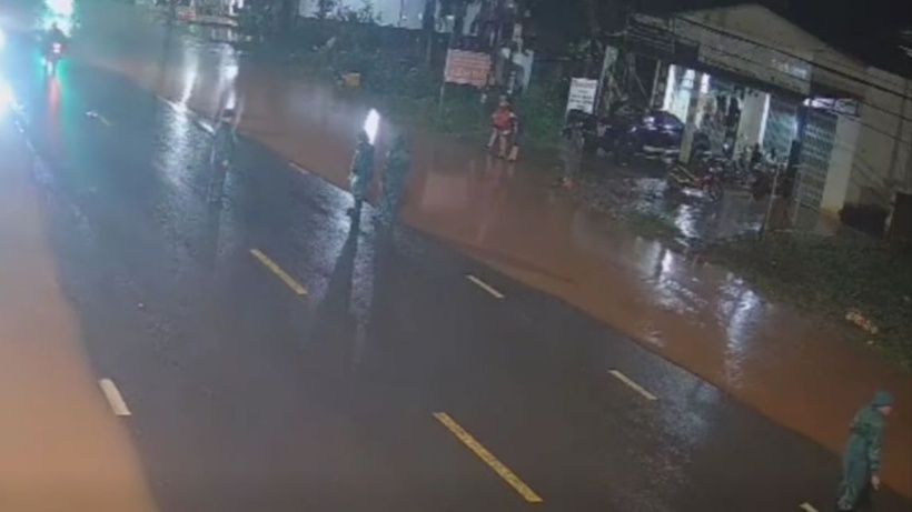 Đoạn đường ông Toàn tham gia điều tiết giao thông không may bị ô tô 7 chỗ tông trúng. Ảnh: PLO.