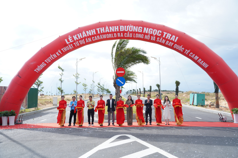 Chủ Đầu tư dự án CaraWorld và đơn vị thi công cắt băng khánh thành đường Ngọc Trai