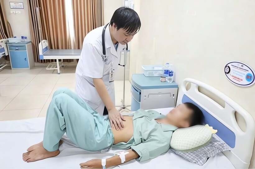 Nam thanh niên "vất vả" tìm bệnh. Ảnh: BVCC