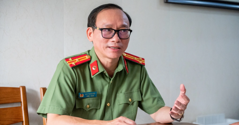 Thượng tá, Tiến sĩ Đào Trung Hiếu.