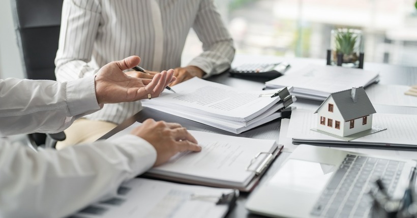 Nếu mua nhà trên giấy cần thận trọng khi xem nhà mẫu, tránh đưa ra quyết định vội vàng.