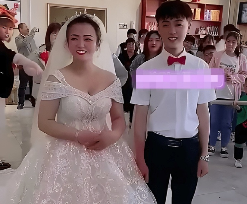 Trong ngày cưới, anh chàng "vui ra mặt" vì cưới được người phụ nữ vừa giàu vừa giỏi. Ảnh: Đời sống và Gia đình.