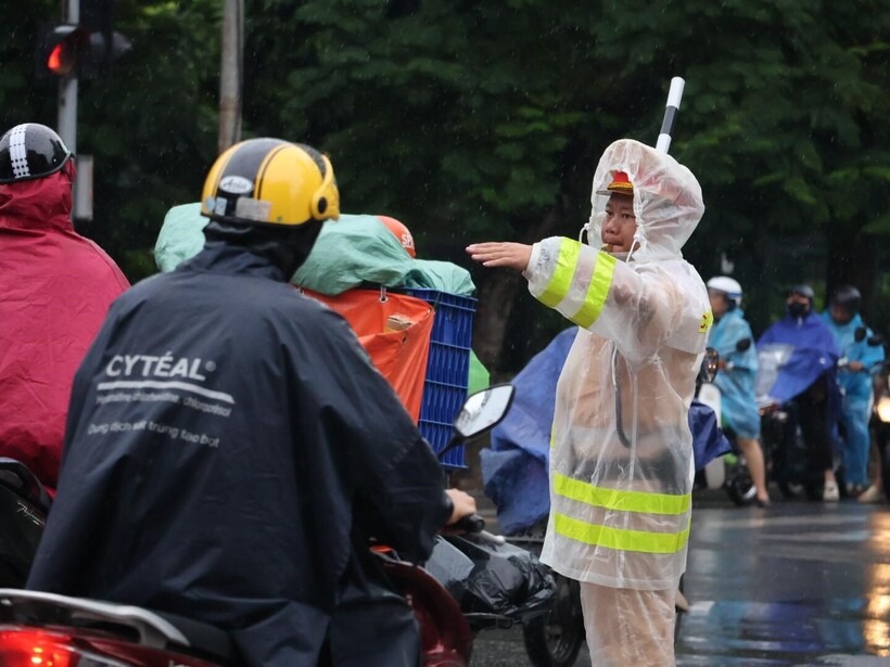 Đội CSGT đường bộ số 3 làm nhiệm vụ tại Cát Linh - Tôn Đức Thắng.