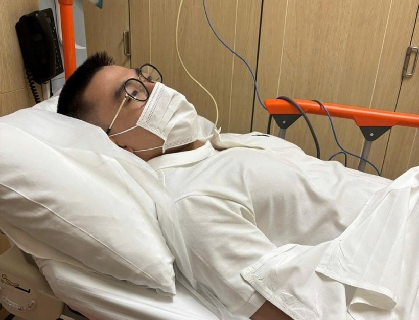 Đoàn Công Vinh phải gọi xe cấp cứu chở đến bệnh viện lúc rạng sáng 5/10. Ảnh: Vnexpress