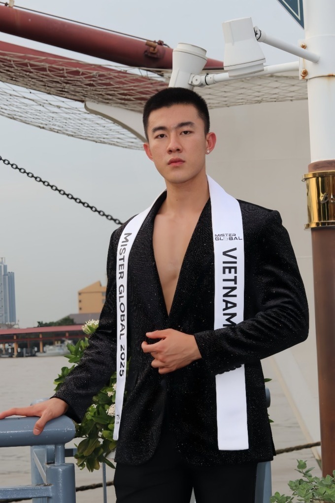 Đoàn Công Vinh trong một hoạt động của Mister Global 2025. Ảnh: Vnexpress