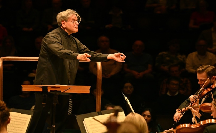 Nhạc trưởng Sir Antonio Pappano.