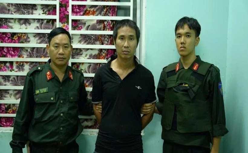 Đối tượng Lê Sỹ Tùng khi bị bắt.