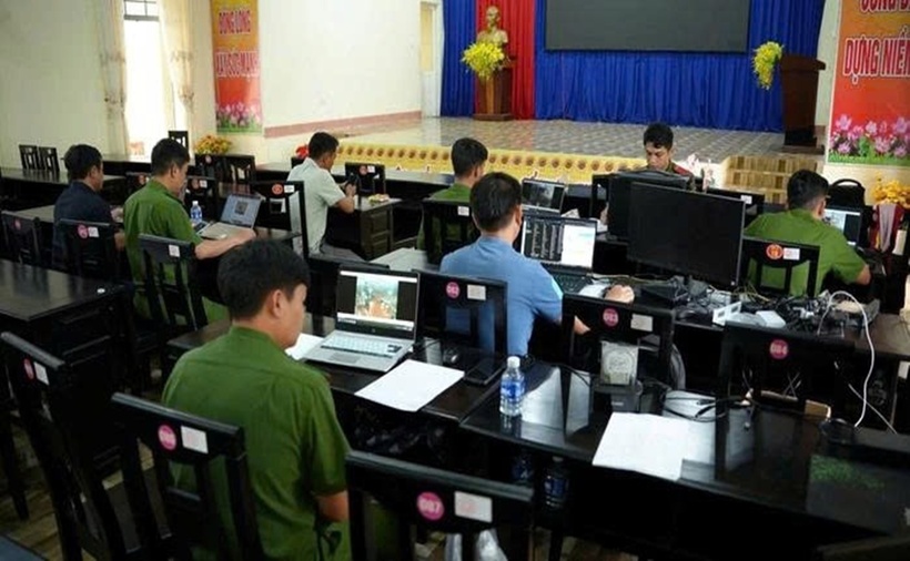 Tổ công tác triển khai thực hiện việc rà soát, phân tích, truy xét hung thủ gây án.