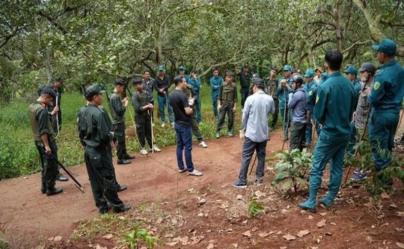 Tổ công tác đang triển khai thực hiện việc truy xét bắt giữ hung thủ.